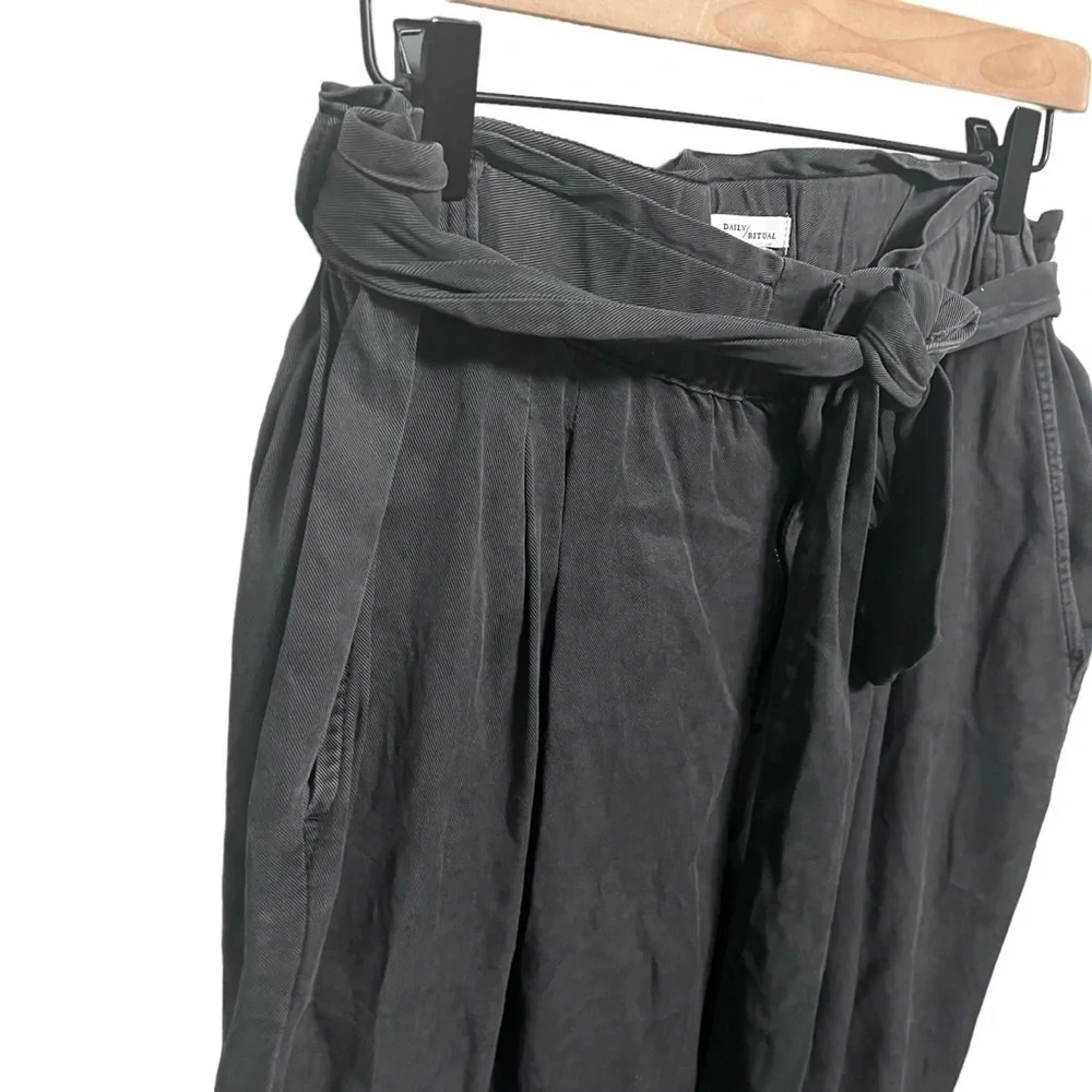 Daily Ritual Gray Belted Tapered Pants - Picture 8 of 11